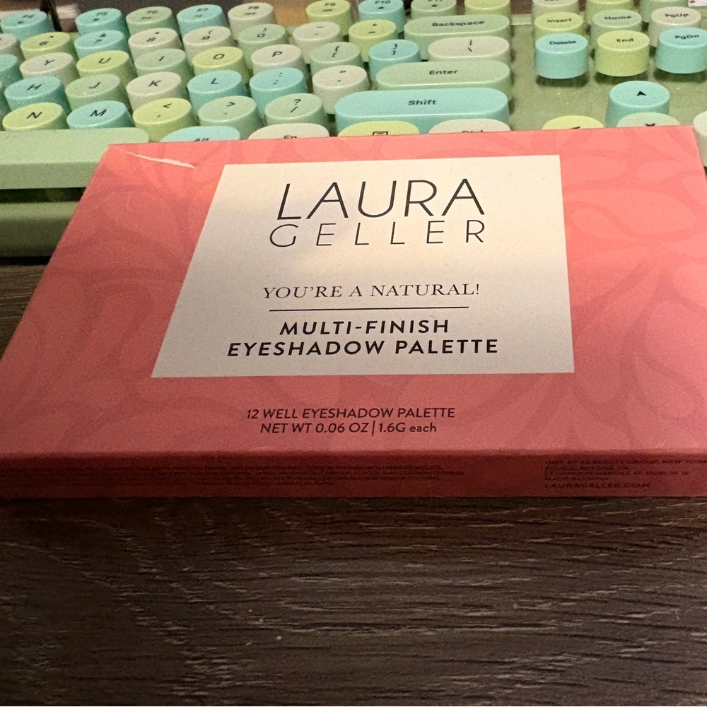 New Laura Geller Multi-Finish Eyeshadow Palette - Pink - Picture 2 of 8